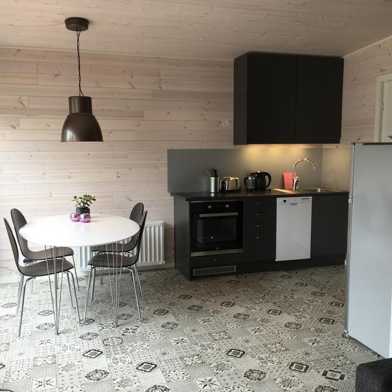 Maven Kustnaera Stugor Kappelshamn Buitenkant foto