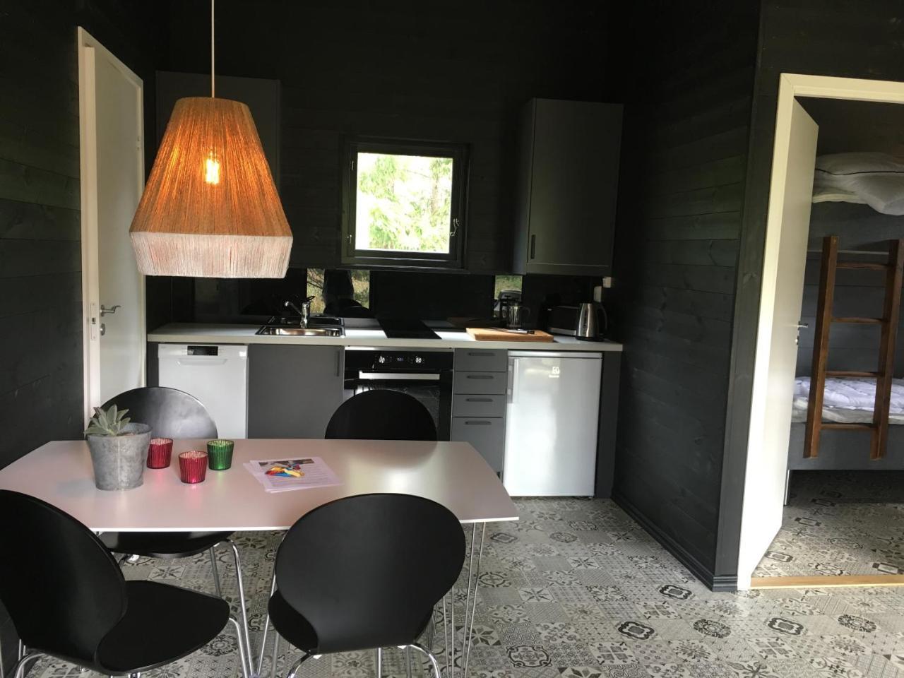 Maven Kustnaera Stugor Kappelshamn Buitenkant foto